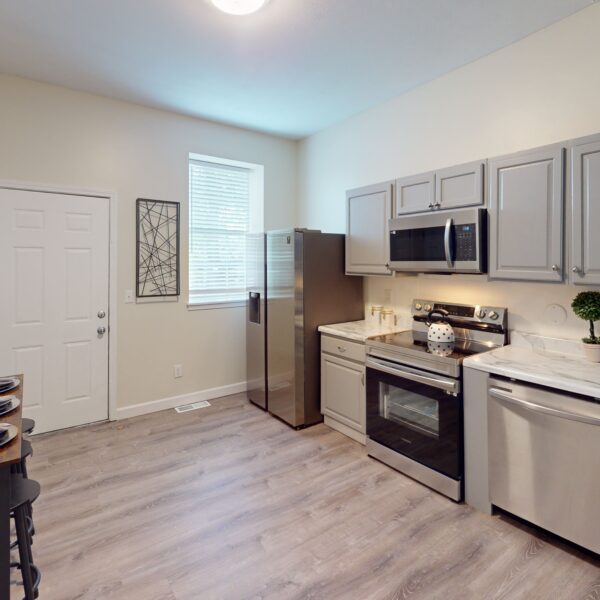 594900 | 4358 Vista Avenue, St. Louis, MO 631104358 Vista kitchen and dining area from the hallway door