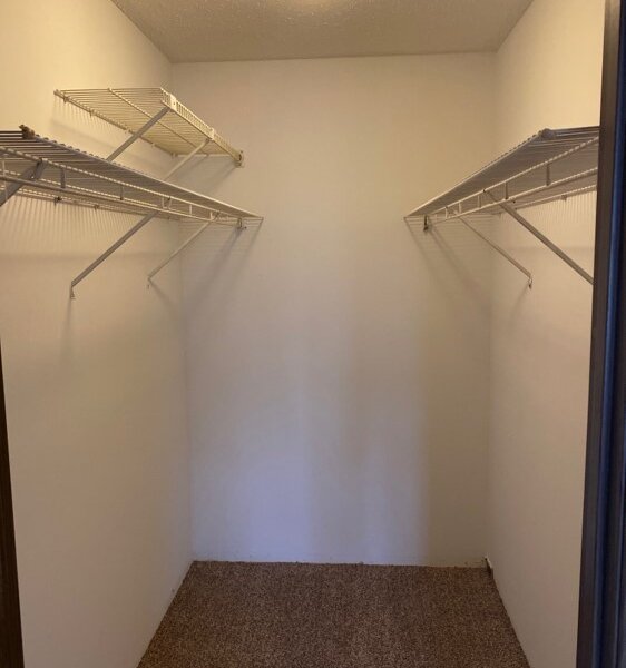 455000 | 7499 Hazelcrest Dr, Hazelwood, MO 63042Hazelcrest Condos walk in closet