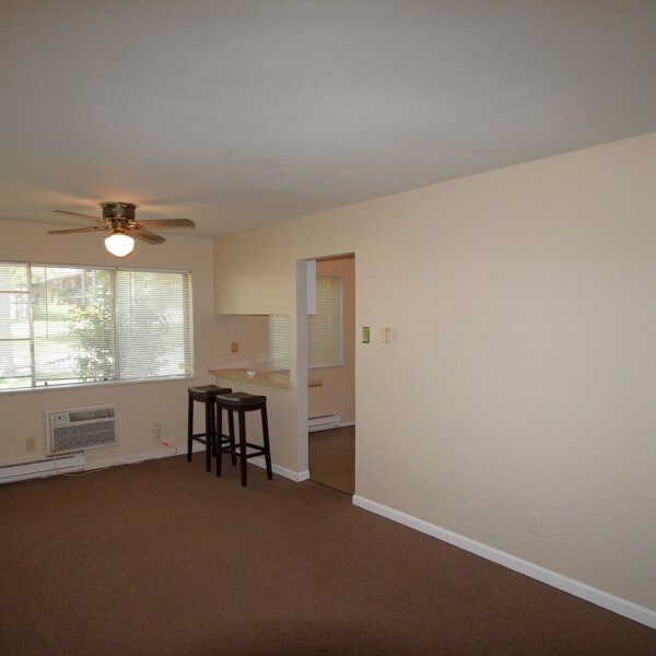 455000 | 7499 Hazelcrest Dr, Hazelwood, MO 63042Hazelcrest Condos full look at the living room area