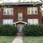 5516 S Grand front exterior with two bushes lining the building entry