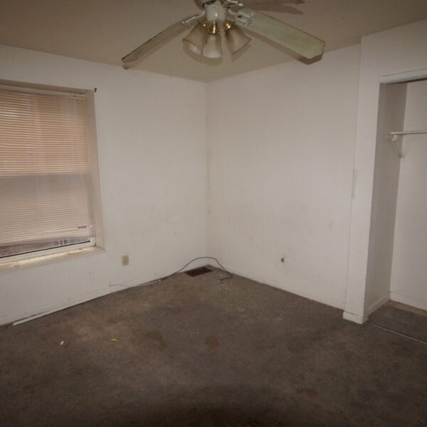 125000 | 3734 Wisconsin Ave, St Louis, Missouri 631183734 Wisconsin bedroom with blinds closed and closet to the right