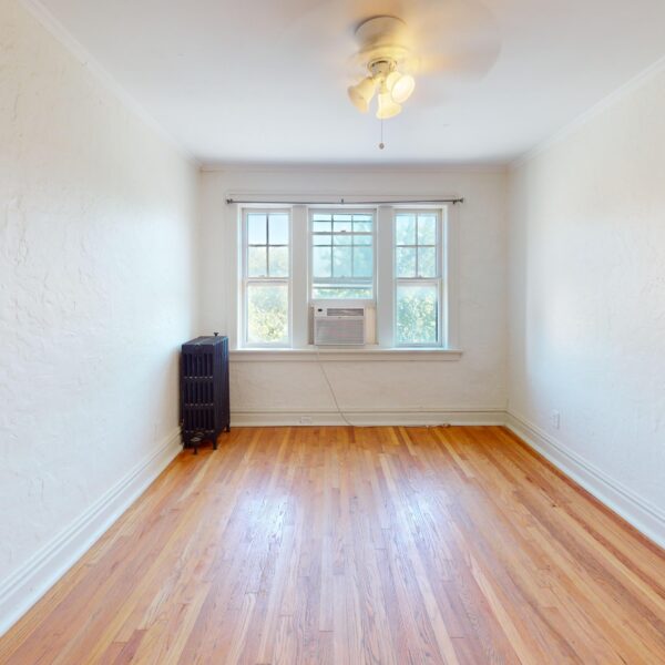 1650000 | 5101 S. Kingshighway Blvd., St. Louis, MO 631095101 S. Kingshighway unit living room from the hallway doorway