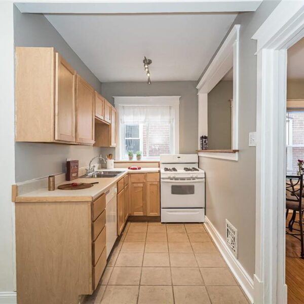 519000 | 2009 Maury Ave., St. Louis, MO 631102009 Maury full look at the kitchen cabinets, counters, and appliances