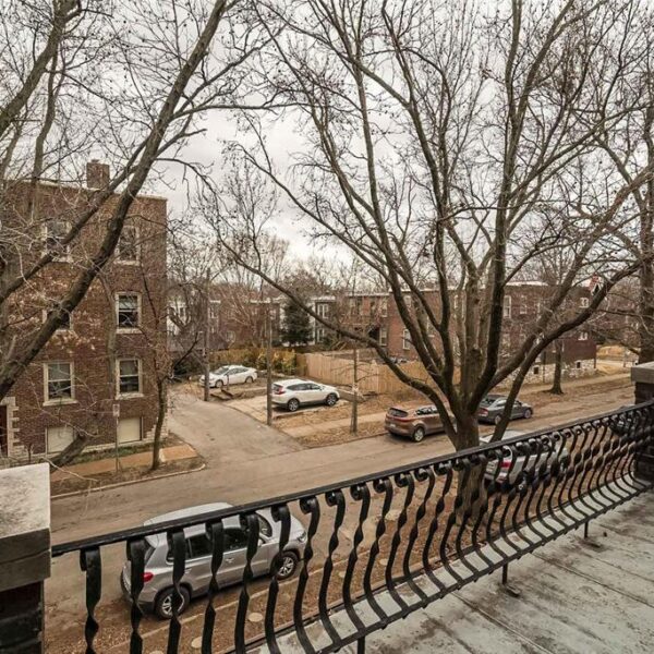 519000 | 2009 Maury Ave., St. Louis, MO 631102009 Maury balcony view