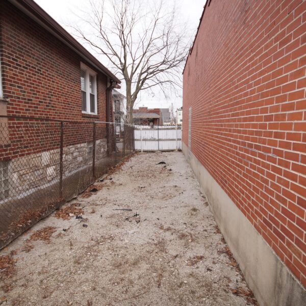 1450000 | 2201 Edwards St., St. Louis, MO 631102201 Edwards Building Alley with gravel walkway