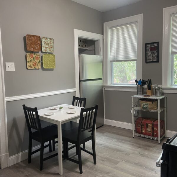 629000 | 4260 Castleman Ave., St. Louis, MO 631104260 Castleman dining area in the kitchen