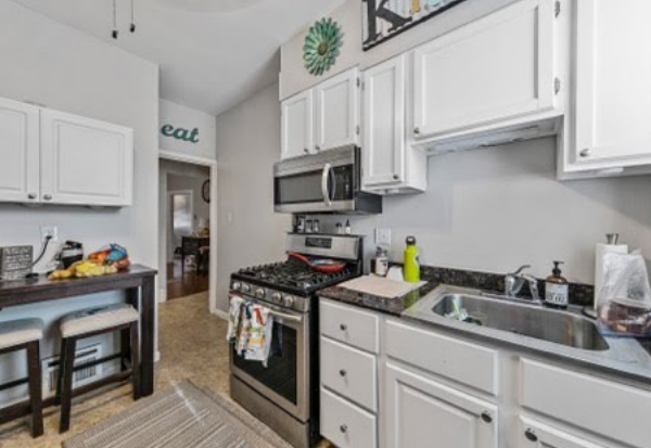 629000 | 4260 Castleman Ave., St. Louis, MO 631104260 Castleman updated kitchen with stainless steel appliances