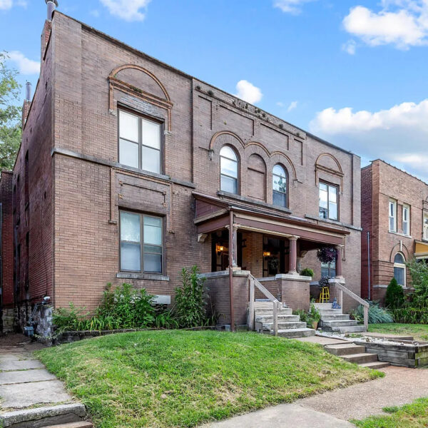 629000 | 4260 Castleman Ave., St. Louis, MO 631104260 Castleman front exterior from off the left side of the building