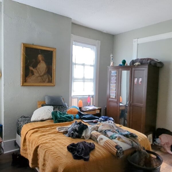 599000 | 2821-23 Henrietta Place, St. Louis, MO 631042821 Henrietta bedroom with yellow comforter