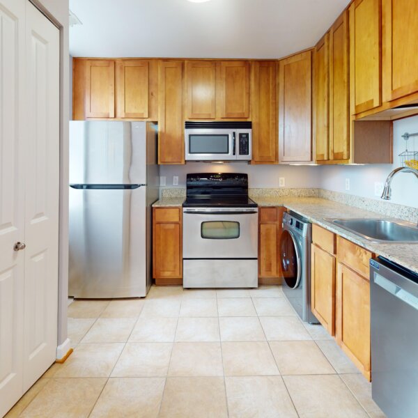 149000 | 5630 Pershing Ave Unit #41, St. Louis, Missouri 631125630 Pershing #41 kitchen with newer stainless steel appliances