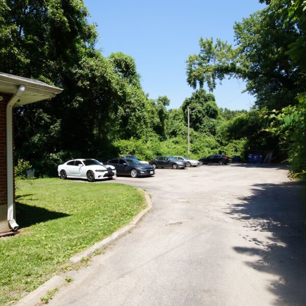 965000 | 1209-13 Chambers Rd, Ferguson, MO 631351209-13 Chambers driveway up to the parking lot