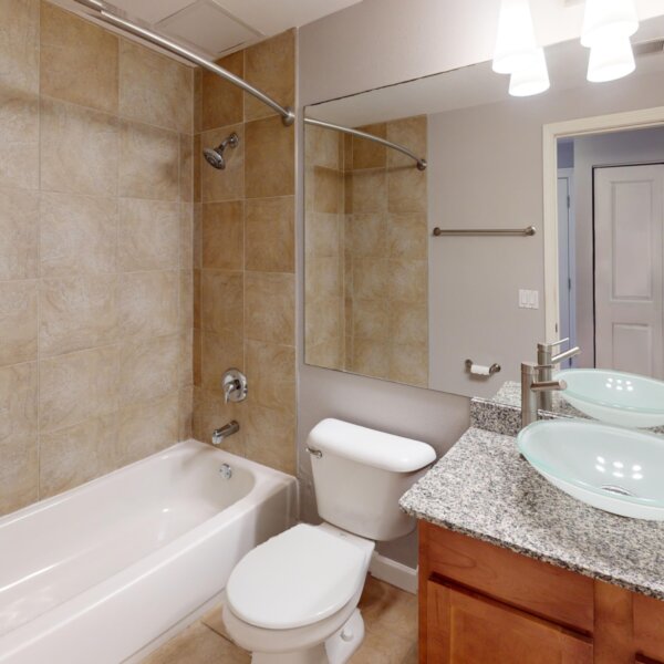 149000 | 5630 Pershing Ave Unit #41, St. Louis, Missouri 631125630 Pershing #41 bathroom