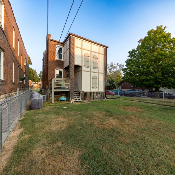 265000 | 5923 South Kingshighway Blvd, St Louis, Missouri 631095923 S Kingshighway fuller view of the large yard and the full exterior back of the building