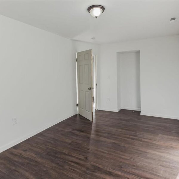 182999 | 3710 Bamberger Ave, St Louis, Missouri 631163710 Bamberger room with dark wood flooring and open door