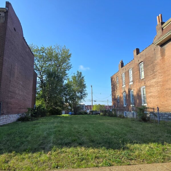 134000 | 4328-30 Gibson Ave, St Louis 631104328-30 Gibson view of the full lot from the sidewalk by the road