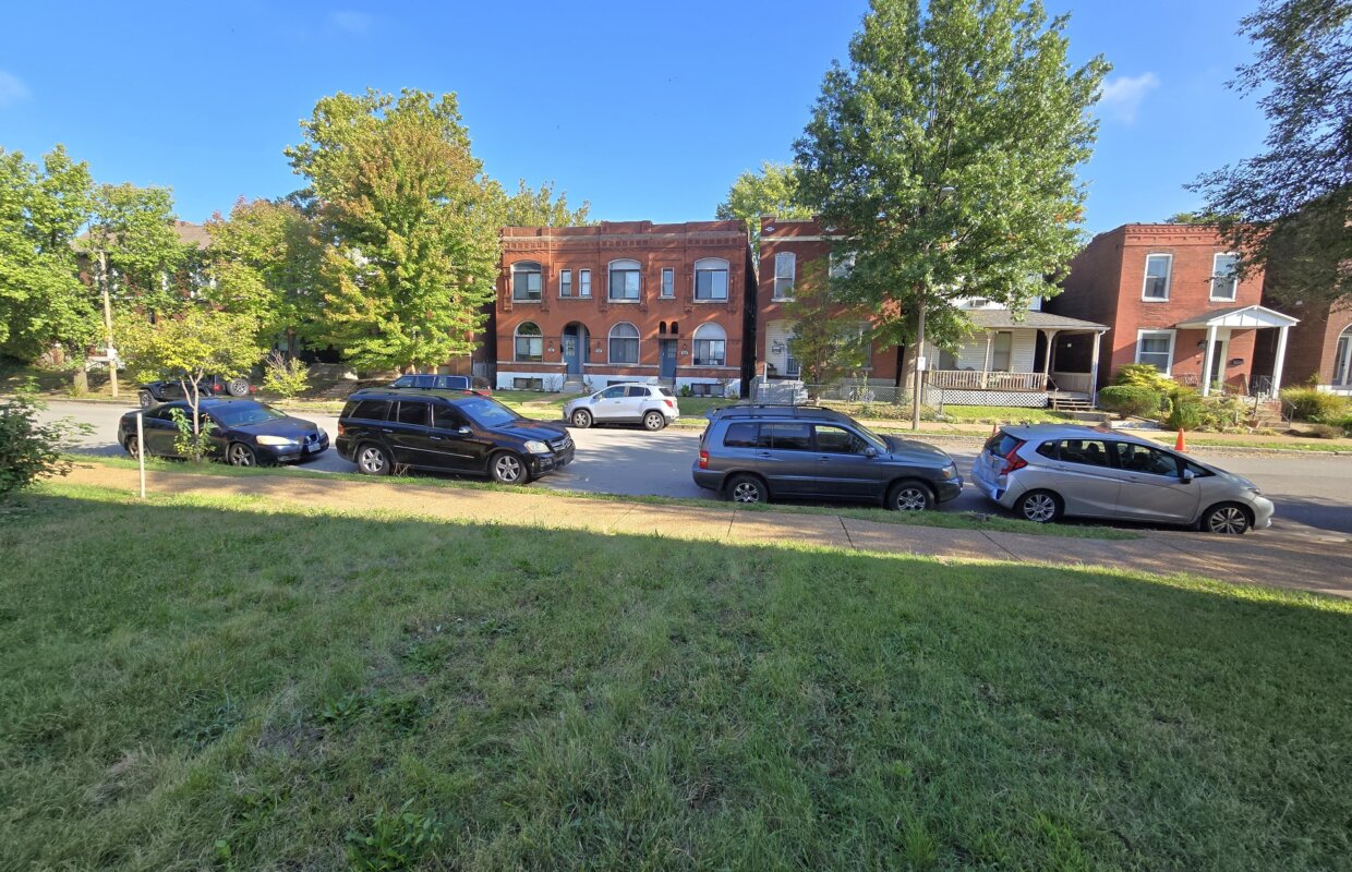 4328-30 Gibson view from mid-lot facing the buildings across the street