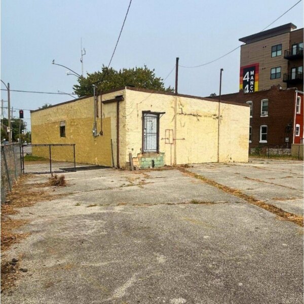 3000 | 4452 Manchester Ave, St. Louis, MO 63110