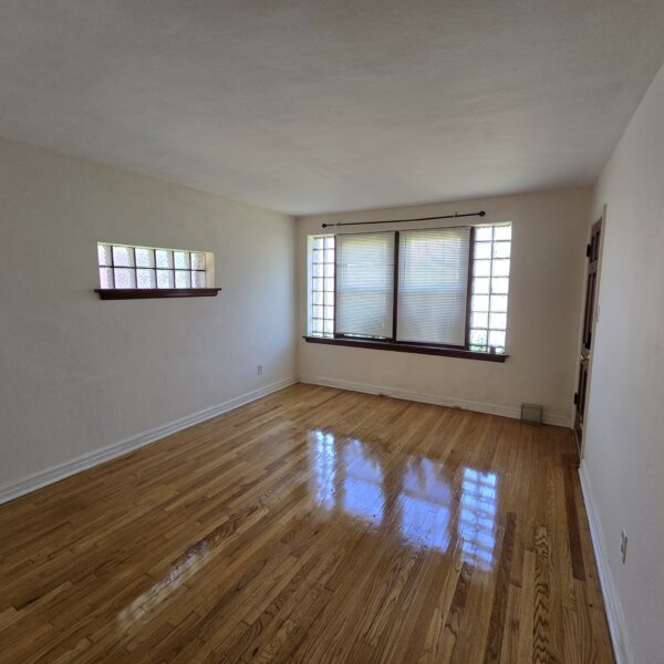354000 | 4942 Kemper Avenue, St. Louis, Missouri 63139