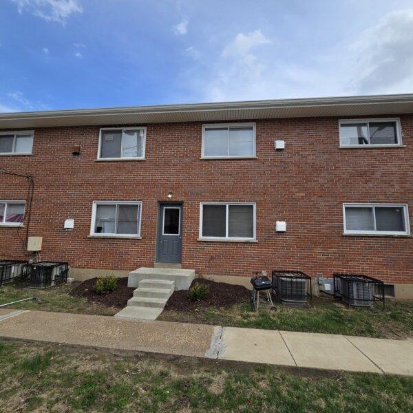 375000 | 2 Bruce Dr., St. Louis MO 63031