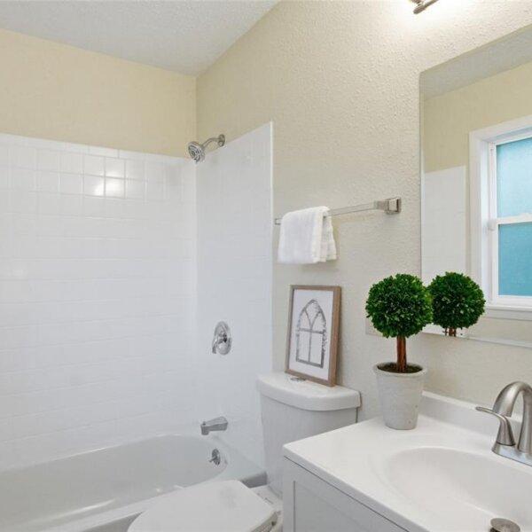 182500 | 2330 Rockymont Drive, St Louis MO 63136