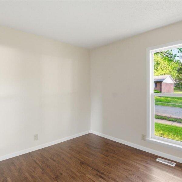 182500 | 2330 Rockymont Drive, St Louis MO 63136