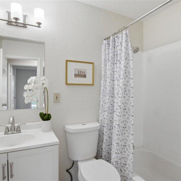 182500 | 2330 Rockymont Drive, St Louis MO 63136