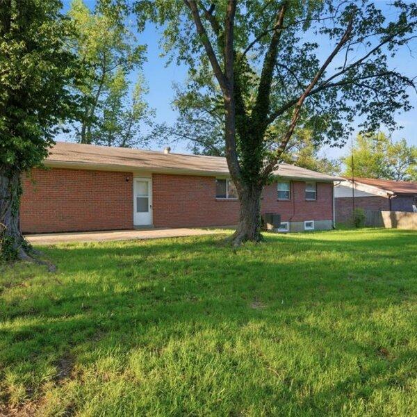 182500 | 2330 Rockymont Drive, St Louis MO 63136