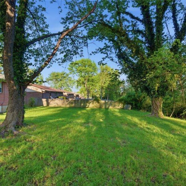 182500 | 2330 Rockymont Drive, St Louis MO 63136