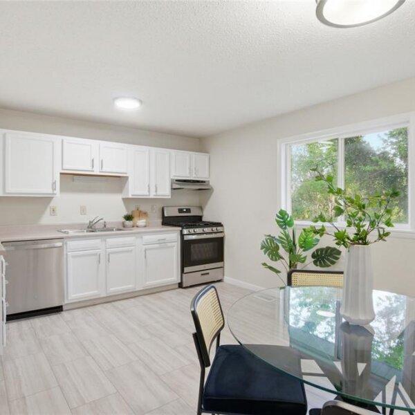 182500 | 2330 Rockymont Drive, St Louis MO 63136